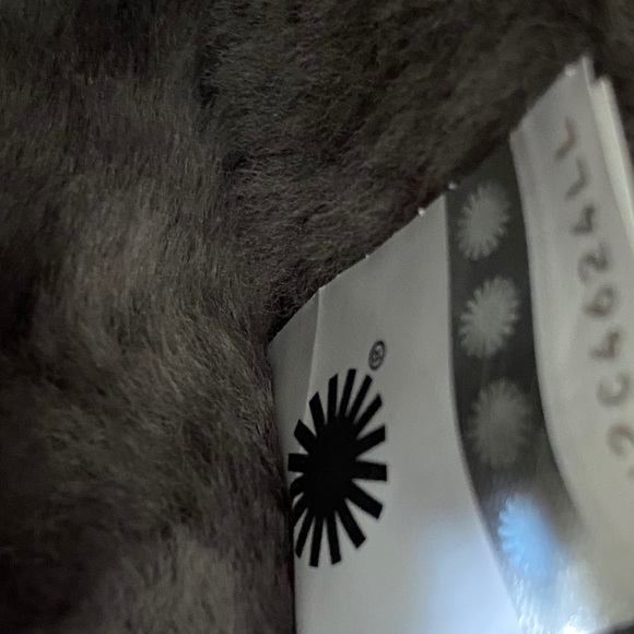 UGG Fluff Yeah Slides Charcoal Grey 7 RETAIL $100 - Picture 9 of 16